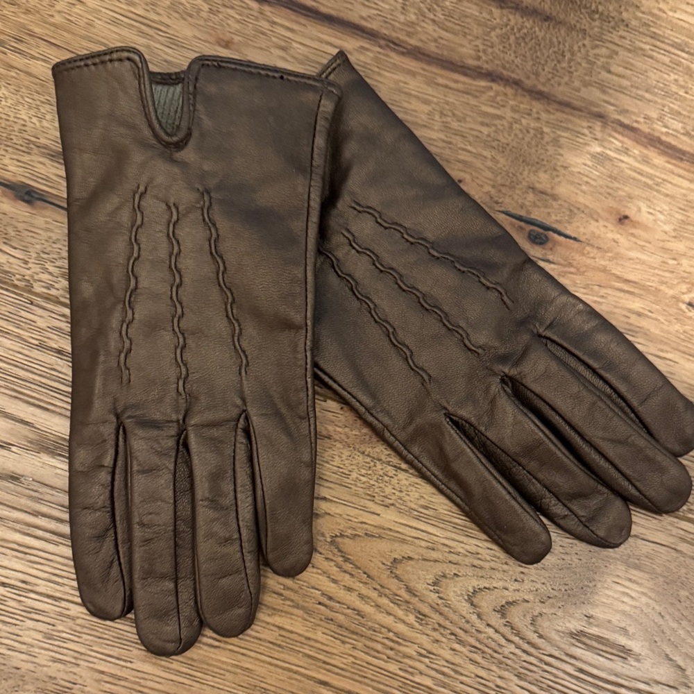 😊Merona Brown Leather Gloves. They have a bit of gold sheen.